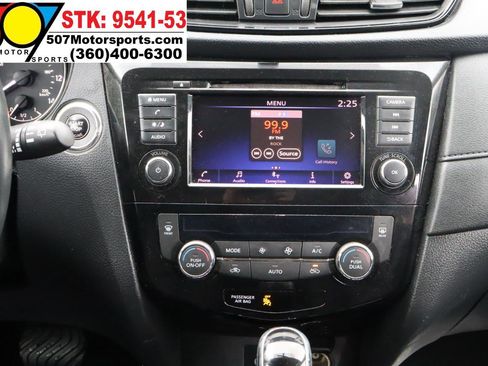 Used 2018 Nissan Rogue SV AWD/4WD image 20