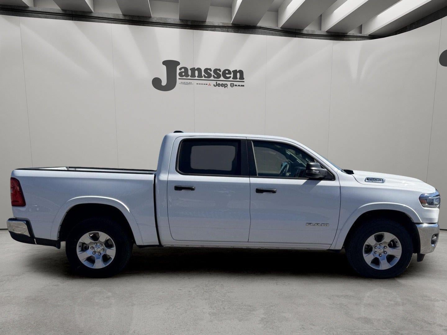 Used 2025 RAM 1500 Big Horn AWD/4WD image 5