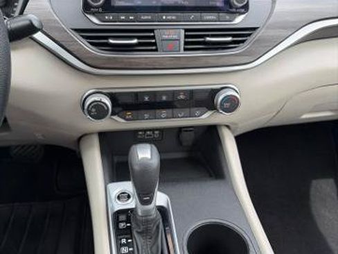Certified 2025 Nissan Altima 2.5 SV FWD image 18