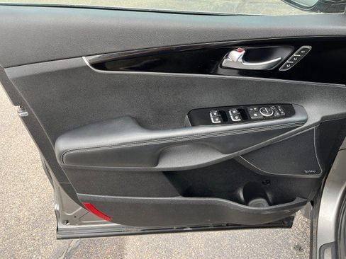 Used 2017 Kia Sorento SX image 12