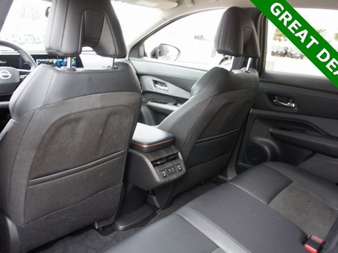 Used 2023 Nissan Ariya AWD image 32