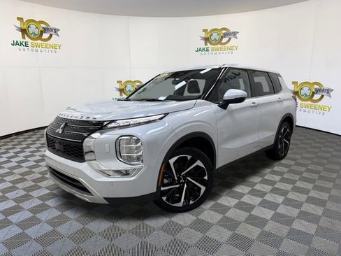 Used 2023 Mitsubishi Outlander SE image 4
