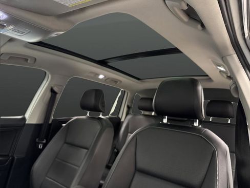 Used 2021 Volkswagen Tiguan SEL image 7