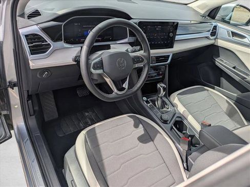 Used 2025 Volkswagen Taos SE image 12