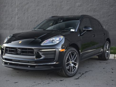 Used 2026 Porsche Macan image 1