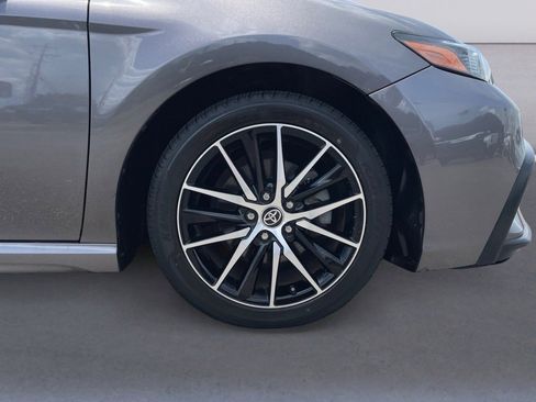 Used 2023 Toyota Camry SE image 9