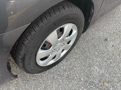 Used 2011 Toyota Camry LE image 27