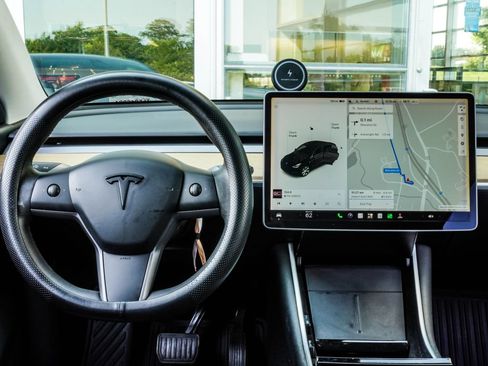 Used 2020 Tesla Model Y Long Range AWD/4WD image 17