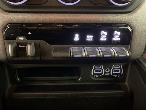 Used 2021 RAM 1500 Big Horn image 6