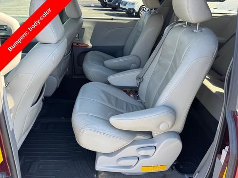 Used 2014 Toyota Sienna XLE image 10