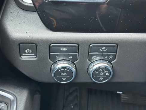 Used 2023 GMC Sierra 1500 Elevation image 30