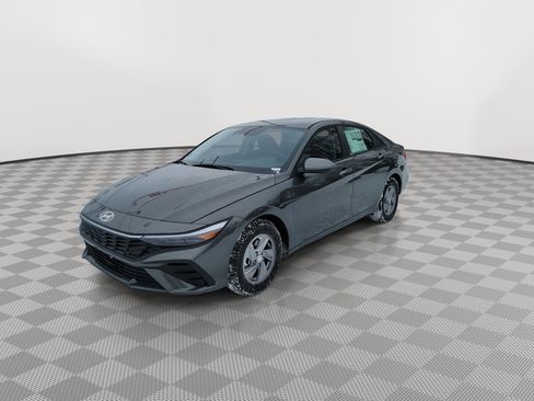 New 2026 Hyundai Elantra SE FWD image 4