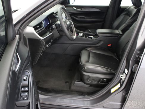 Used 2024 Jeep Grand Cherokee L Laredo AWD/4WD image 14