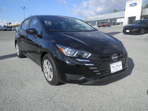 Used 2024 Nissan Versa S w/ Trunk Package FWD image 1