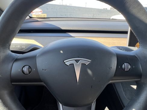Used 2023 Tesla Model Y AWD image 28