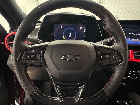 Used 2025 Chevrolet Trax RS FWD image 33