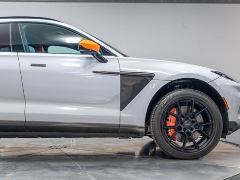 Used 2021 Aston Martin DBX AWD/4WD image 38
