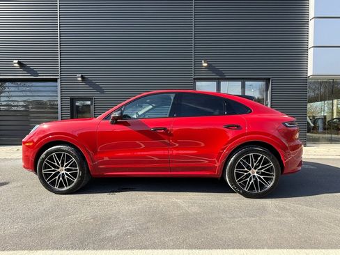 Certified 2025 Porsche Cayenne Coupe image 2
