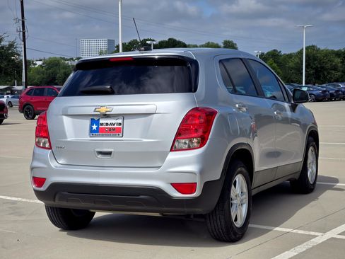 Used 2022 Chevrolet Trax LS w/ Tint and Cruise Package FWD image 6