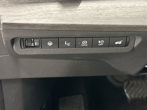 Used 2024 Nissan Ariya AWD image 17