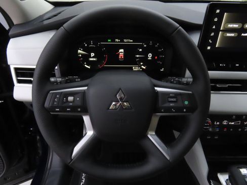 New 2025 Mitsubishi Outlander SEL image 13