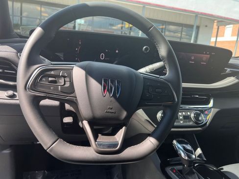 Used 2025 Buick Envista Sport Touring image 27