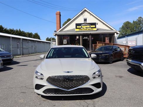 Used 2025 Genesis G70 2.5T image 2