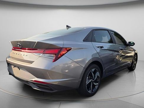 Used 2023 Hyundai Elantra SEL w/ Convenience Package FWD image 6