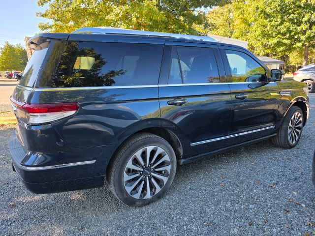 Used 2022 Lincoln Navigator Reserve AWD/4WD image 3