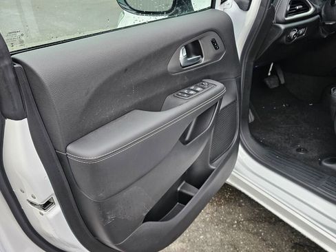 New 2026 Chrysler Pacifica Select image 19