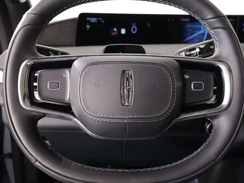 New 2025 Lincoln Navigator Reserve w/ Jet Appearance Package AWD/4WD image 3