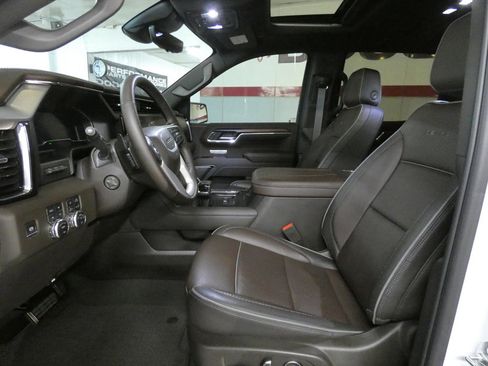 Used 2025 GMC Sierra 1500 Denali w/ Technology Package AWD/4WD image 11