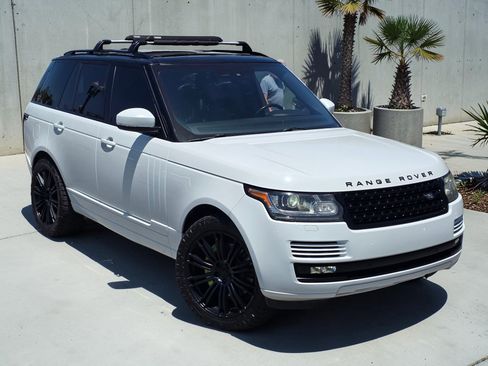 Used 2014 Land Rover Range Rover Supercharged AWD/4WD image 2