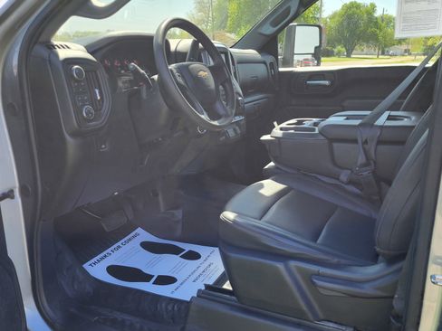 Used 2025 Chevrolet Silverado 3500 W/T AWD/4WD image 9
