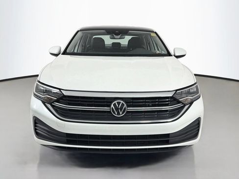 Used 2024 Volkswagen Jetta SE FWD image 2
