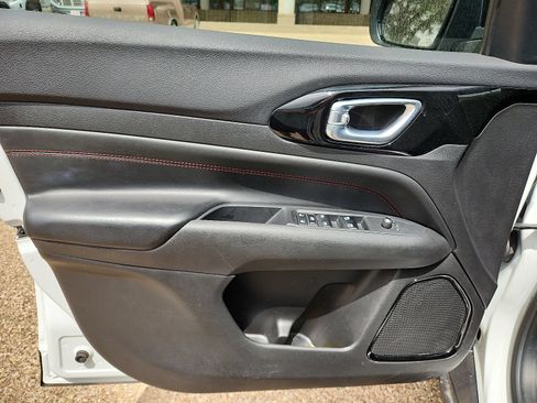 Used 2025 Jeep Compass Trailhawk AWD/4WD image 13