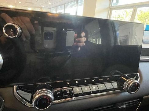 New 2026 GMC Canyon Elevation w/ Convenience Package image 14