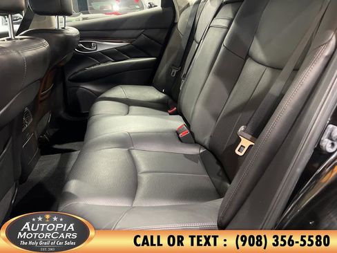 Used 2017 INFINITI Q70 3.7 image 17