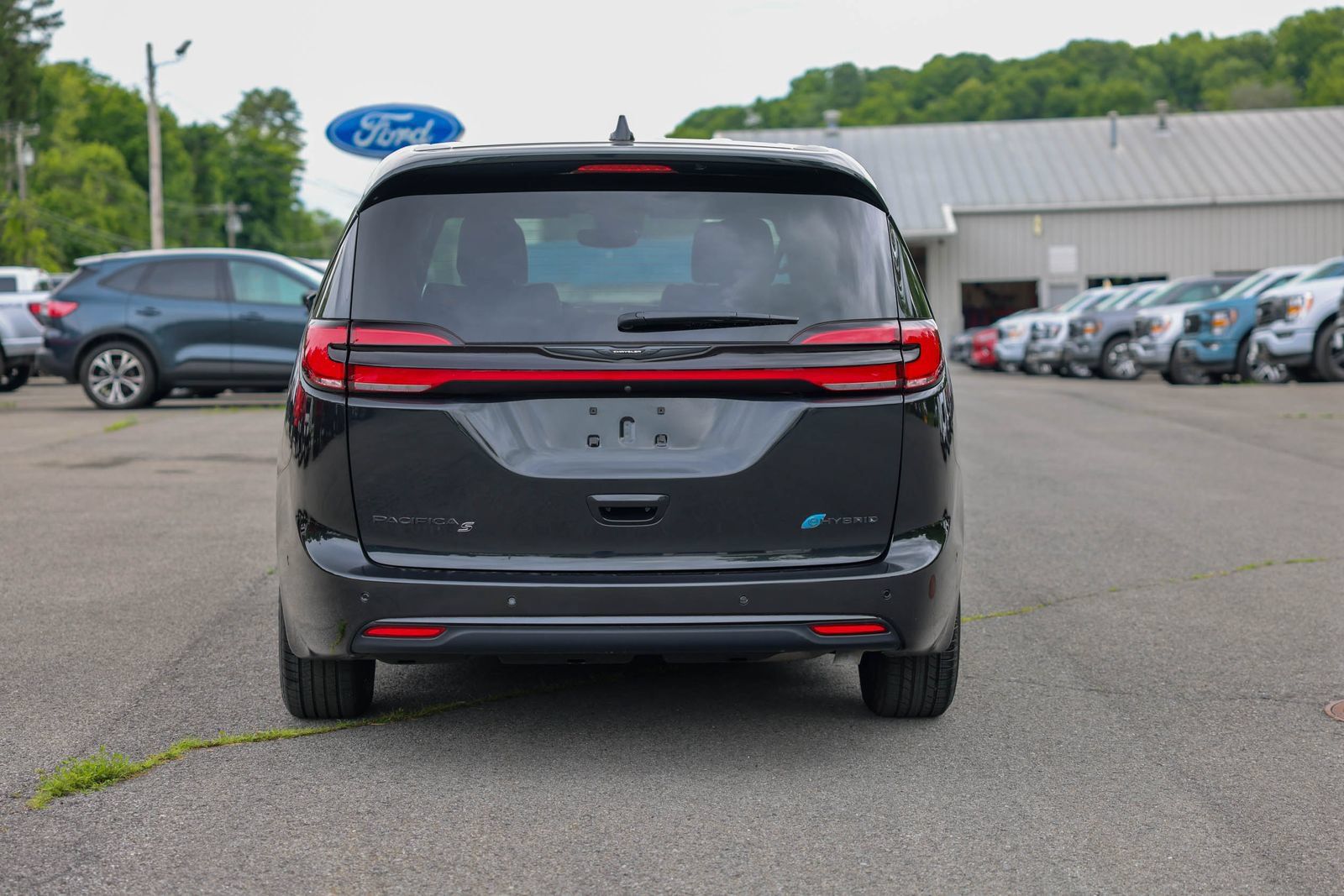 Used 2024 Chrysler Pacifica Limited FWD image 6