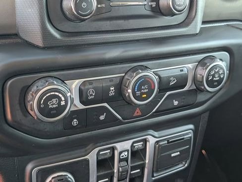 Used 2018 Jeep Wrangler Unlimited Sport S image 23