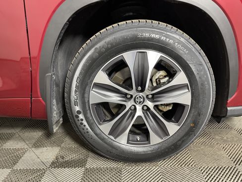 Used 2022 Toyota Highlander XLE image 7