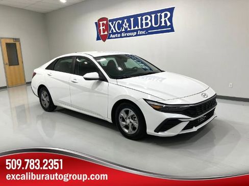 Used 2024 Hyundai Elantra SE image 2