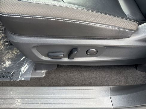 Certified 2025 Nissan Pathfinder SL w/ SL Premium Package FWD image 23
