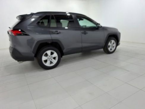 Used 2021 Toyota RAV4 XLE AWD/4WD image 5