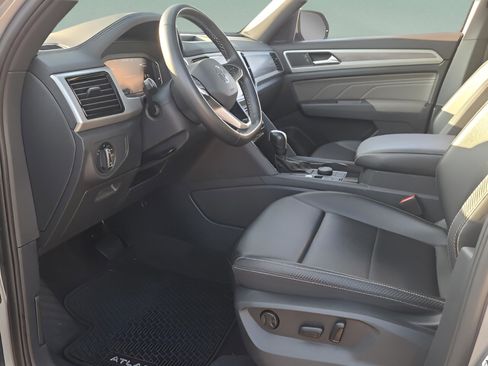 Used 2022 Volkswagen Atlas Cross Sport SE w/ Panoramic Sunroof Package image 14