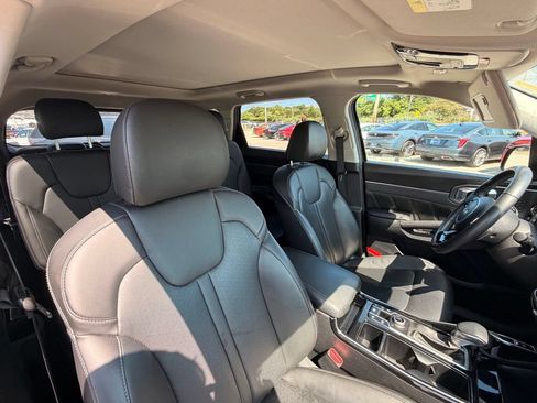 Used 2023 Kia Sorento SX AWD/4WD image 19