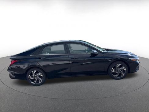 Used 2025 Hyundai Elantra SEL FWD image 16