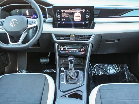 Used 2025 Volkswagen Taos SE image 14