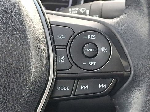 Used 2018 Toyota Camry SE w/ Moonroof Package image 17