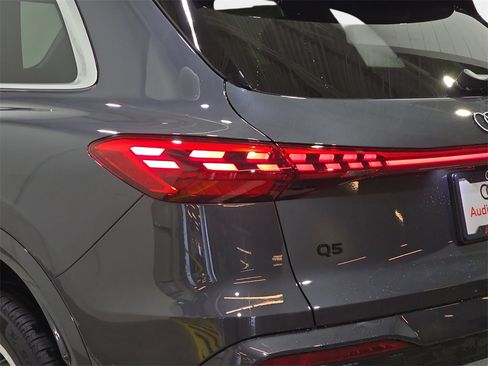 New 2025 Audi Q5 2.0T Premium image 35